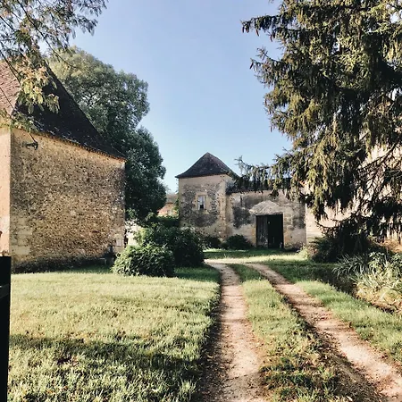 D'hotes Lou Viradis 住宿加早餐酒店 Saint-Aigne